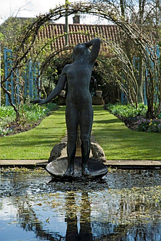 STATUE_OF_GIRL_WASHING_HER_HAIR_BY_GERALD_LAING_SHEPHERD_HOUSE_INVERESK_SCOTLAND__OWNERS_SIR_CHARLES