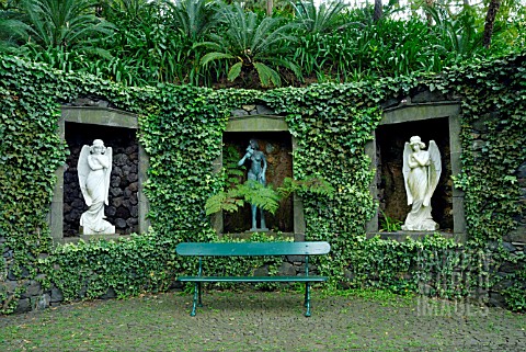 STATUES_IN_ALCOVES_MONTE_PALACE_TROPICAL_GARDEN_MADEIRA