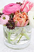 FLOWER ARRANGEMENT WITH RANUNCULUS