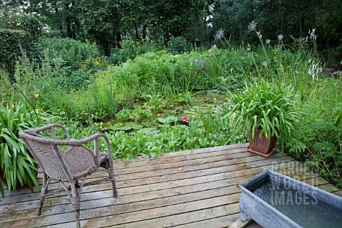 FEATURE_LAVANDEE__DECKED_TERRACE_NEAR_NATURAL_POND