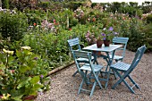 FEATURE LAVANDEE   TERRACE WITH BISTRO SET