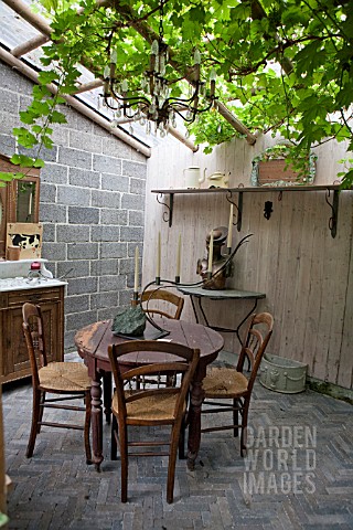 FEATURE_LAVANDEE__COVERED_TERRACE_WITH_VINE