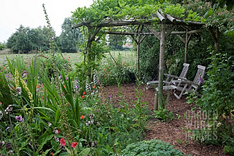 FEATURE_LAVANDEE__ARBOUR_AND_WILD_FLOWER_BED