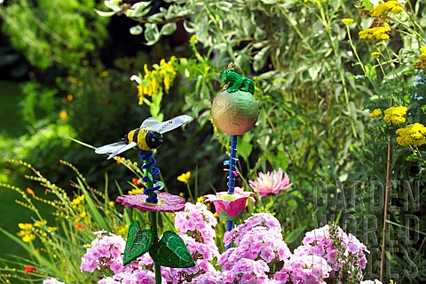 HOMEMADE_GARDEN_DECORATIONS