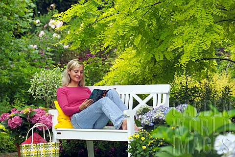 LADY_ENJOYING_AND_RELAXING_IN_THE_GARDEN