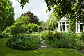 SHADY FRONT GARDEN