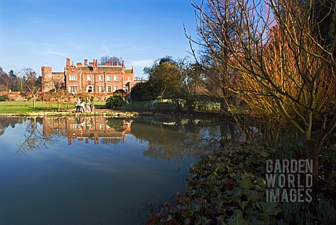 THE_LAKE_AND_GARDENS_AT_HODSOCK_PRIORY_IN_LATE_WINTER