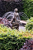 STATUE AND FOUNTAIN AT THE CENTRE OF THE MURRAY STAR MAZE AT SCONE PALACE