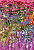 HERBACEOUS BORDER IN SUMMER