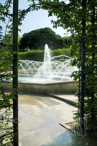 FOUNTAIN_AND_WATER_FEATURE_THE_ALNWICK_GARDEN