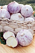 BASKET OF GARLIC AMPELOPRASUM