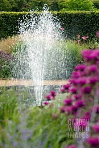 THE_FOUNTAIN_AT_SCAMPSTON_WALLED_GARDEN