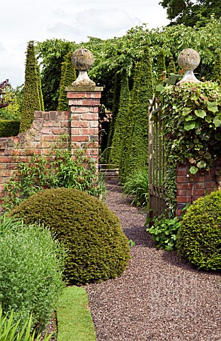 GRAVEL_PATH_THROUGH_WROUGHT_IRON_GATE_AT_WOLLERTON_OLD_HALL