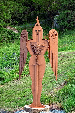 CONTEMPORARY_HAND_CRAFTED_STEEL_SCULPTURE_OF_WARRIOR_WITH_WINGS_AND_SWORD_GARDEN_ART_WITHIN_CONWY_VA