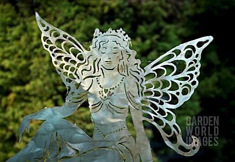 CONTEMPORARY_HAND_CRAFTED_STEEL_SCULPTURE_OF_ANGEL_GARDEN_ART_WITHIN__CONWY_VALLEY_MAZE