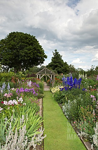 TWIN_BORDERS_AND_OAK_PERGOLA_AT_WOLLERTON_OLD_HALL