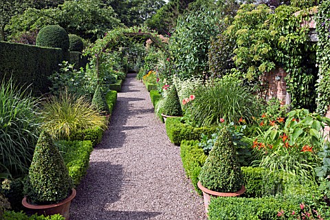 THE_LONG_WALK_AT_WOLLERTON_OLD_HALL