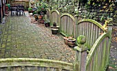 STYLISH FENCE AROUND PATIO AREA WITH CONTAINERS