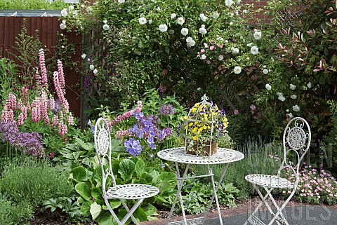 Colourful_front_garden_with_ornate_table_and_chairs