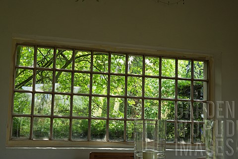 Garden_with_summer_house_windows_looking_out_onto_mature_trees_at___________________Wollerton_Old_Ha