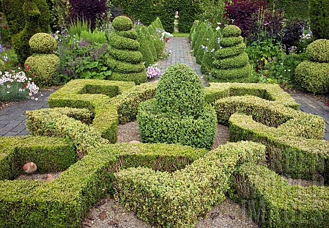 Knot_Garden_Parterre_Topiary