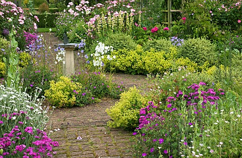 Scented_Garden_ornate_sundial_with_butterfly_feature