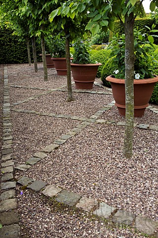 Path_design_of_cobbles_and_gravel_in_country_garden_with_a_definite_emphasis_on_perennials_strong_de