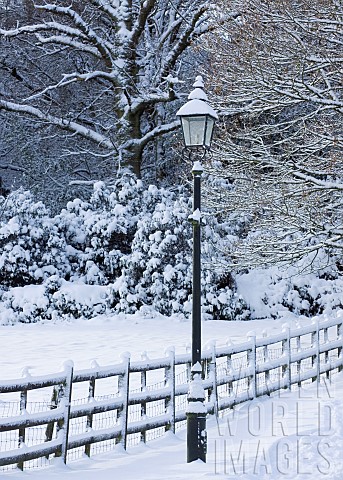 Photograph_of_snow_covered_front_garden_with_ornamental_gas_lamp_alongside_garden_fence