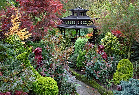 Pagoda_in_Japenese_garden_in_autumn