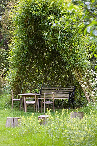 WILLOW_ARBOUR_AT_THE_MANOR_HEMMINGFORD_GREY