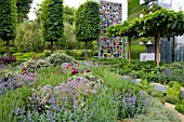 B & Q GARDEN BY LAURIE CHETWOOD &  PATRICK COLLINS