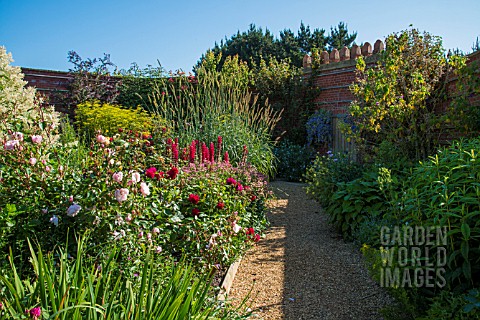 THE_DIAMOND_JUBILEE_GARDEN_AT_EAST_RUSTON_OLD_VICARAGE_IN_SUMMER