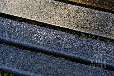 FROST_ON_BENCH