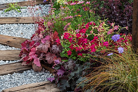 COLOURFUL_BORDER_SFTENING_PATH_OF_RAILWAY_SLEEPER_AND_GRANITE_CHIPPINGS