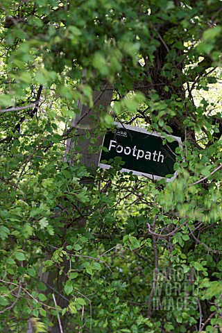 FOOTPATH_SIGN_OVERGROWN