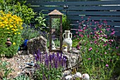 GARDEN WITH STATUES AND LIGHTING