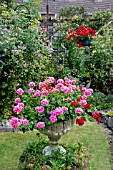 TRADITIONAL PEDESTAL CONTAINER