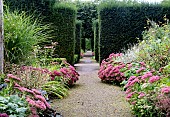 HAMPTON COURT CASTLE GARDEN