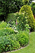 PERENNIAL GARDEN WITH CLIMBING ROSE AND BEAM PUMP. DESIGN: MARIANNE AND DETLEF LUEDKE