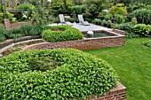 SEMICIRCULAR PLATEAU WITH WATER BASIN AND DECK CHAIRS