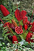 GRAVE DECORATION WITH COLOURED PLANT PARTS