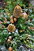 GRAVE DECORATION WITH CONES