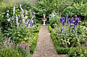 DELPHINIUM IN A ROSE GARDEN. DESIGN: MARIANNE AND DETLEF LUEDKE