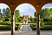 ITALIAN RENAISSANCE GARDEN, ERHOLUNGSPARK MARZAHN, BERLIN, GERMANY