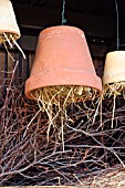 NESTING AID FOR INSECTS MADE OF CLAY POTS WITH STRAW