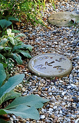 PATH_WITH_DIRECTION_STONE_AT_BADGERS__SUSSEX__TOM_AND_ANN_MOUNT