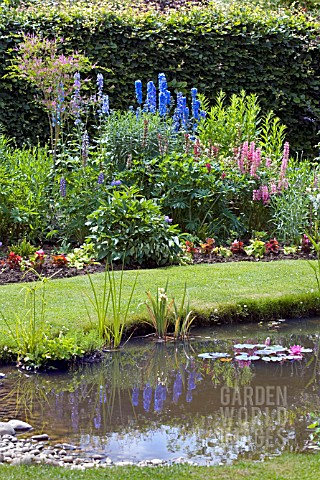A_COTTAGE_GARDEN_STYLE_BORDER_AND_POND