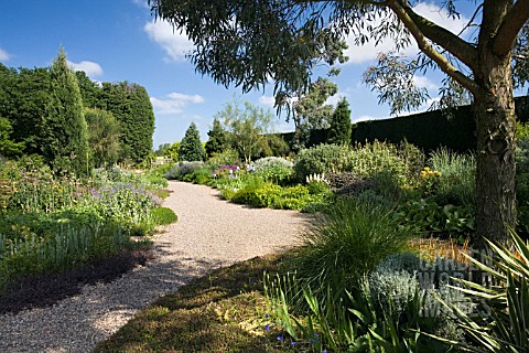 THE_DROUGHT_RESISTANT_GRAVEL_GARDEN_AT_BETH_CHATTO_GARDENS