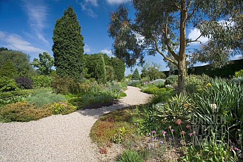 THE_DROUGHT_RESISTANT_GRAVEL_GARDEN_AT_BETH_CHATTO_GARDENS