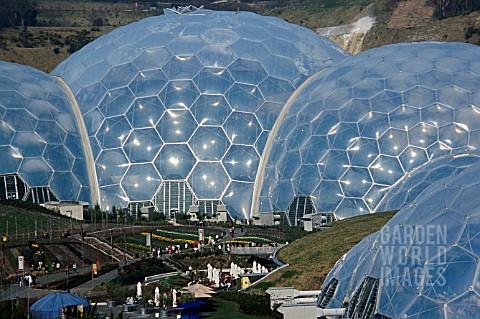 TROPICAL_AND_TEMPERATE_BIOMES_AT_THE_EDEN_PROJECT